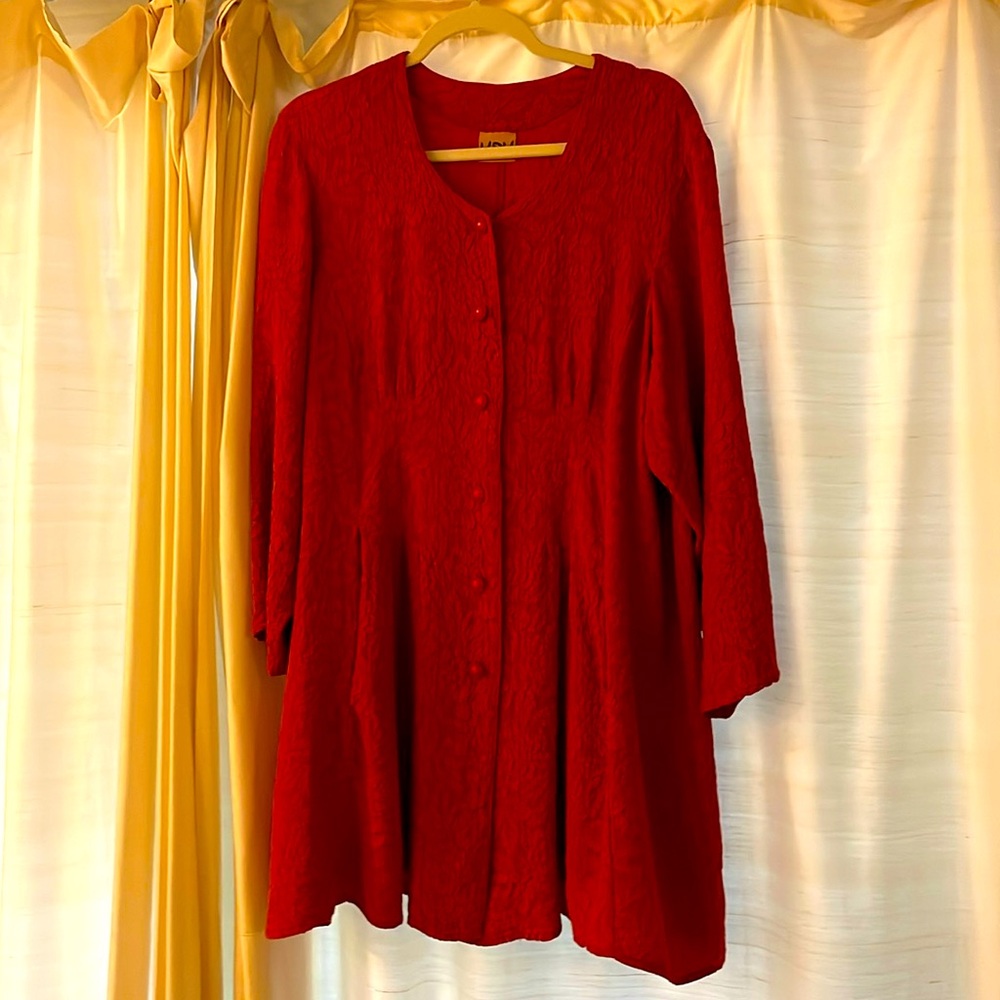 This a gorgeous 100% Silk creamy fabric that the brand URU is known.